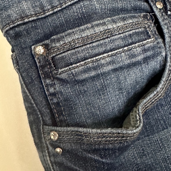 White House Black Market capri Jeans NWOT with bling back pockets - Picture 5 of 7